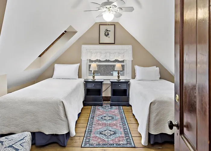 Inn At The Oaks